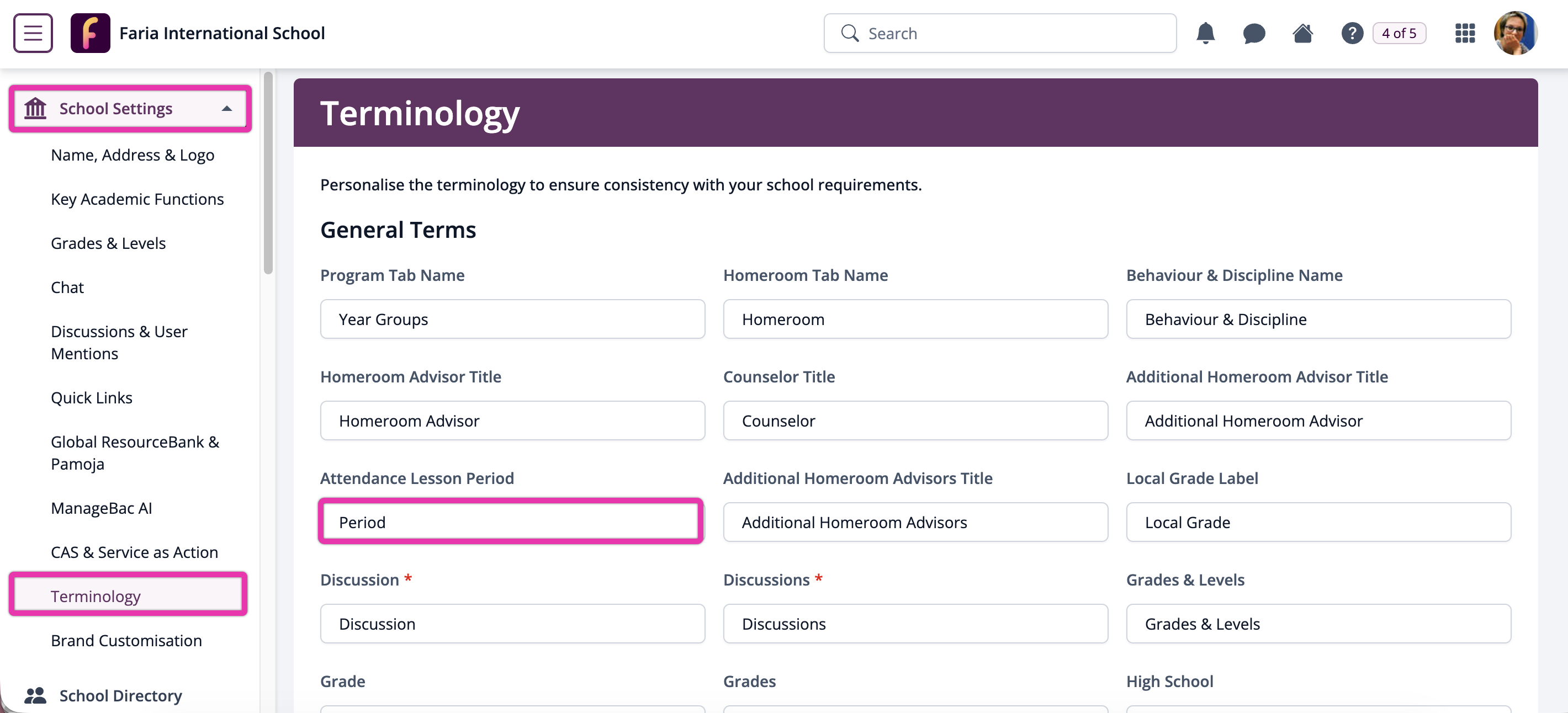 Captura de pantalla: A través de Configuración > Configuración de la escuela > Terminología, puede personalizar el término Período de clase de asistencia relevante