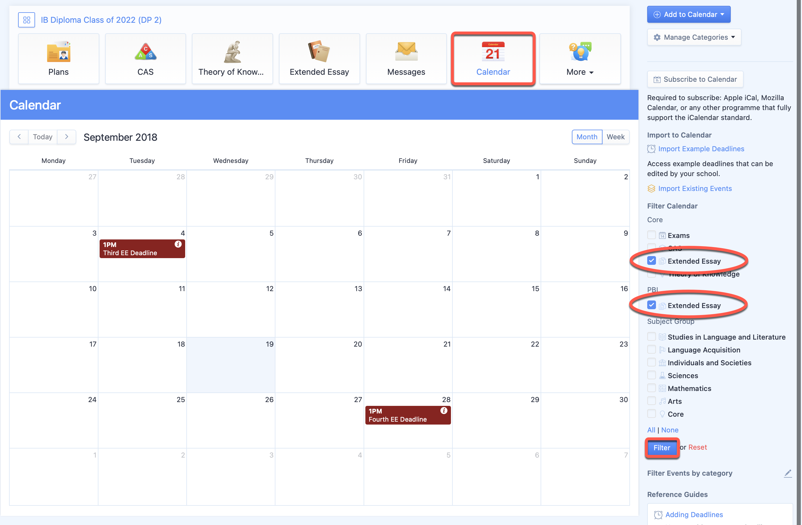 Captura de pantalla: También puedes usar el filtro del lado derecho para mostrar solo las fechas límite extendidas para la entrega de ensayos en el calendario.