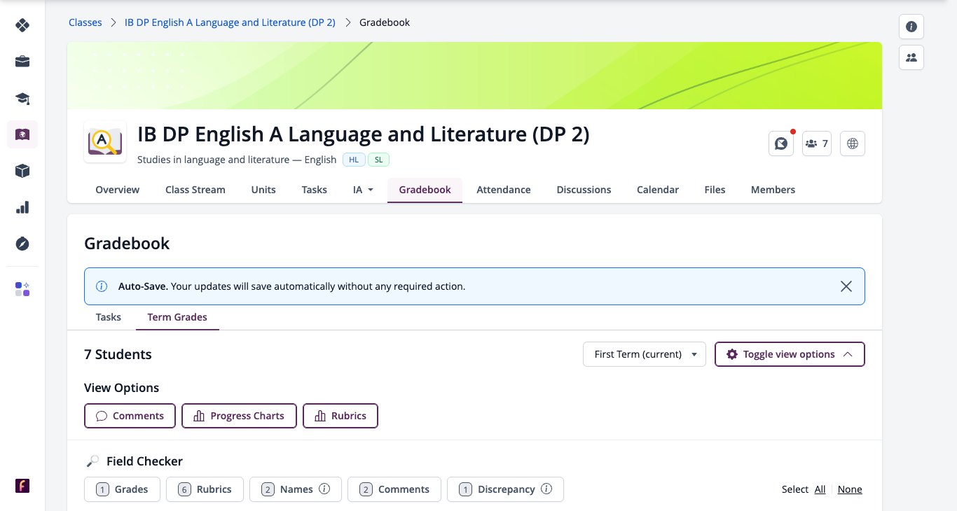 Captura de pantalla: Libro de calificaciones de la clase en la pestaña Calificaciones del trimestre con el selector de trimestre, opciones de visualización y Verificador de campos.