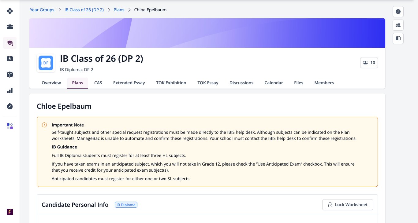 스크린샷: 중요 사항, IB 지침 및 지원자 개인 정보가 포함된 학생 계획표 (잠금 표시 포함)