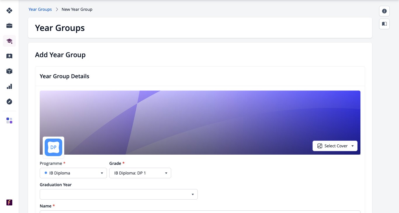 Captura de pantalla: el formulario Agregar grupo de año con Programa, Grado, Año de graduación, Nombre, Descripción y Habilitar discusiones